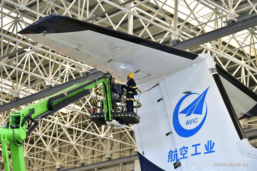 Primeira aeronave anfíbia de grande porte chinesa realiza voo inaugural