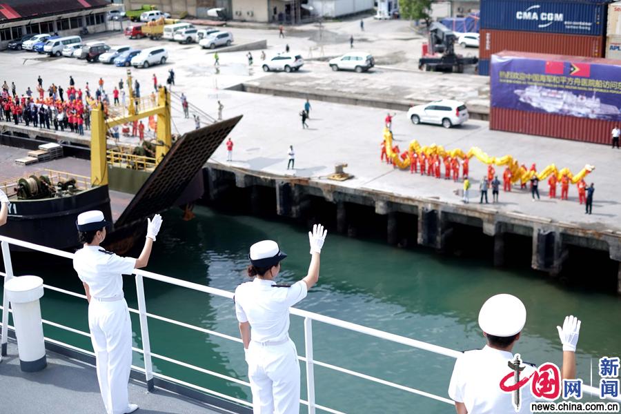 Navio hospitalar da Marinha chinesa encerra miss?o humanitária no Timor-leste