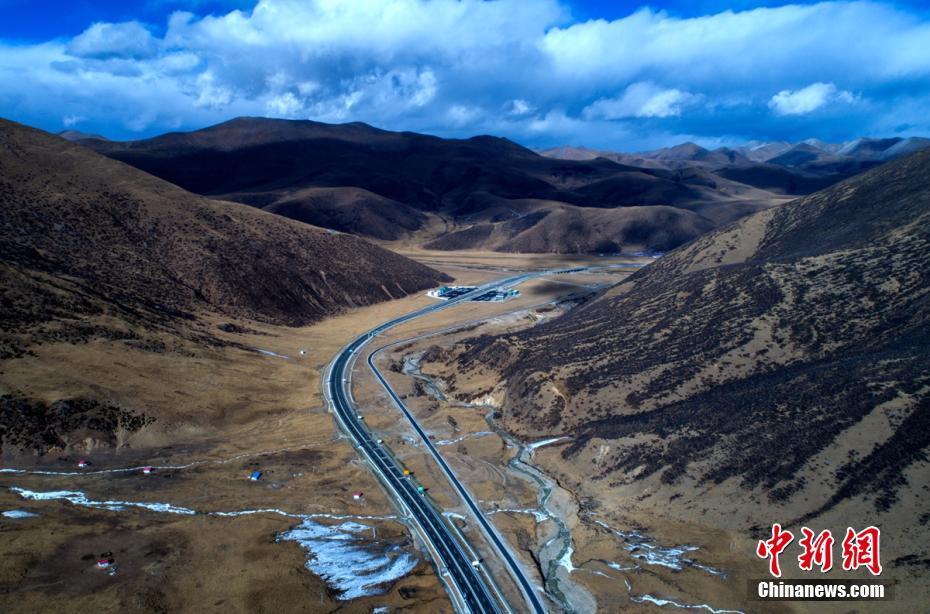 Galeria: Vis?o aérea da estrada entre Lhasa e Nyingchi 