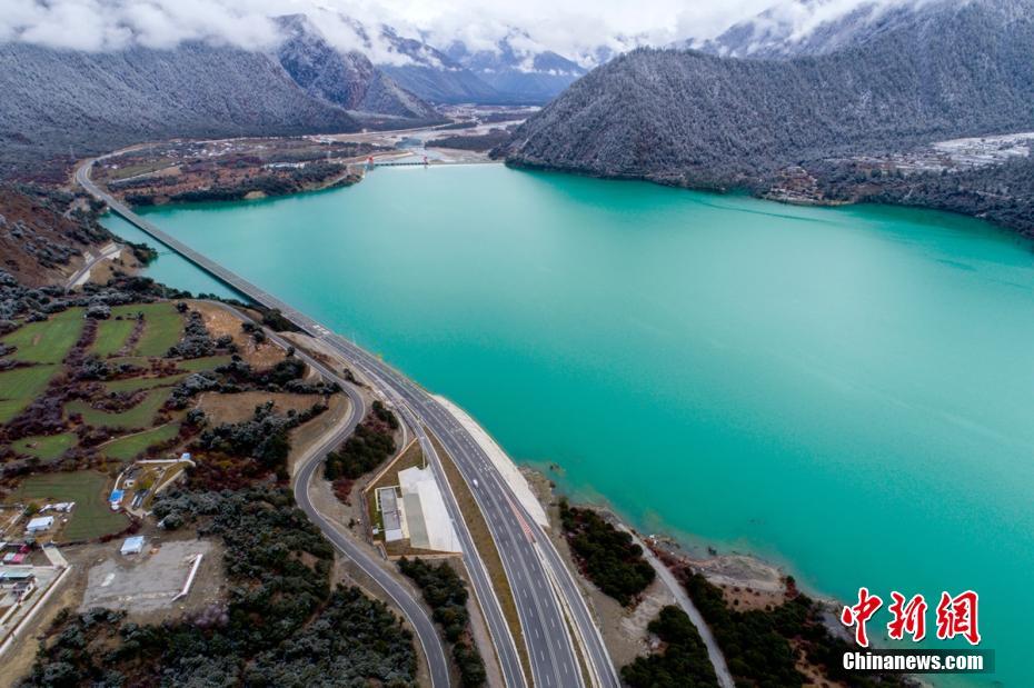 Galeria: Vis?o aérea da estrada entre Lhasa e Nyingchi 