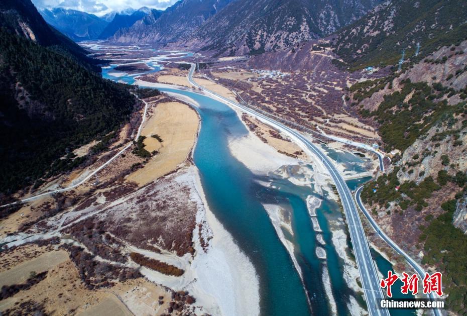 Galeria: Vis?o aérea da estrada entre Lhasa e Nyingchi 