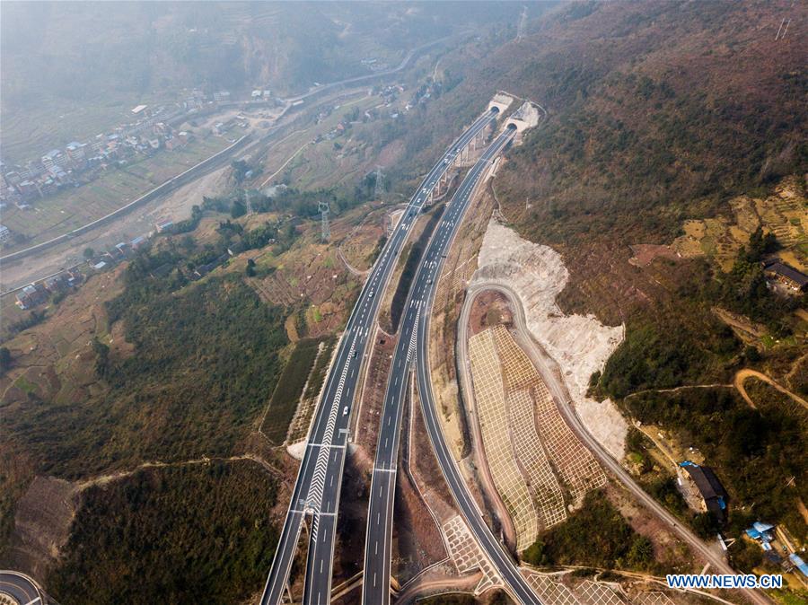 Galeria: Inaugura??o da nova autoestrada entre Chongqing e Hubei