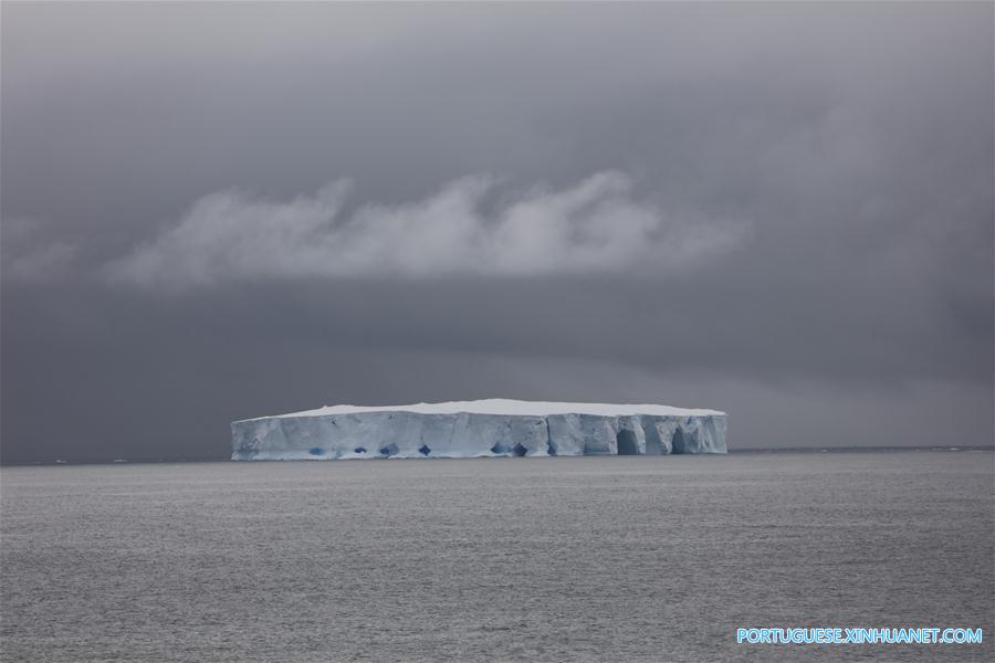 Quebra-gelo chinês Xuelong continua expedi??o antártica