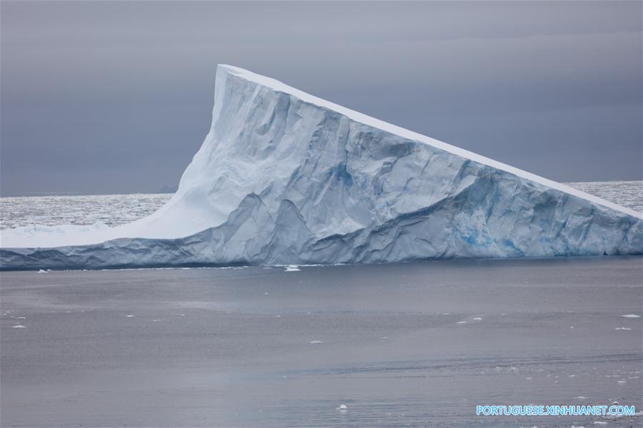 Quebra-gelo chinês Xuelong continua expedi??o antártica