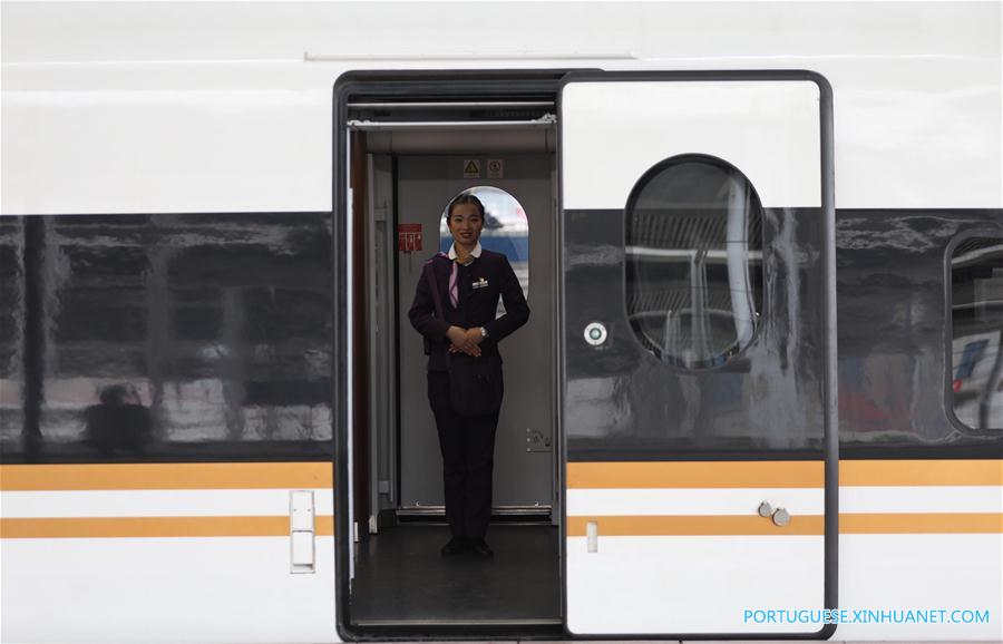 Trem-bala Fuxing inicia opera??o no sudoeste da China