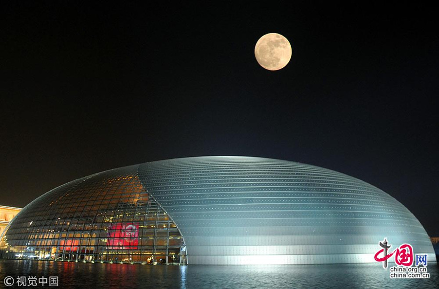 “Superlua” ilumina o céu na primeira noite de 2018