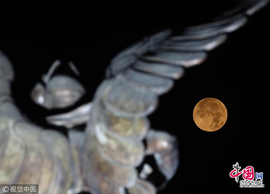 “Superlua” ilumina o céu na primeira noite de 2018