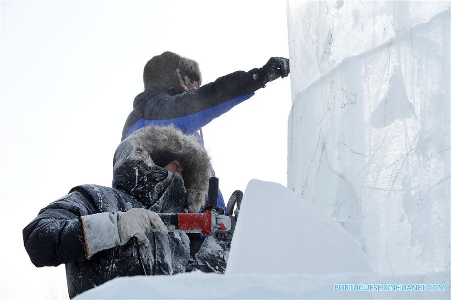 Competi??o internacional de esculturas de gelo em Harbin