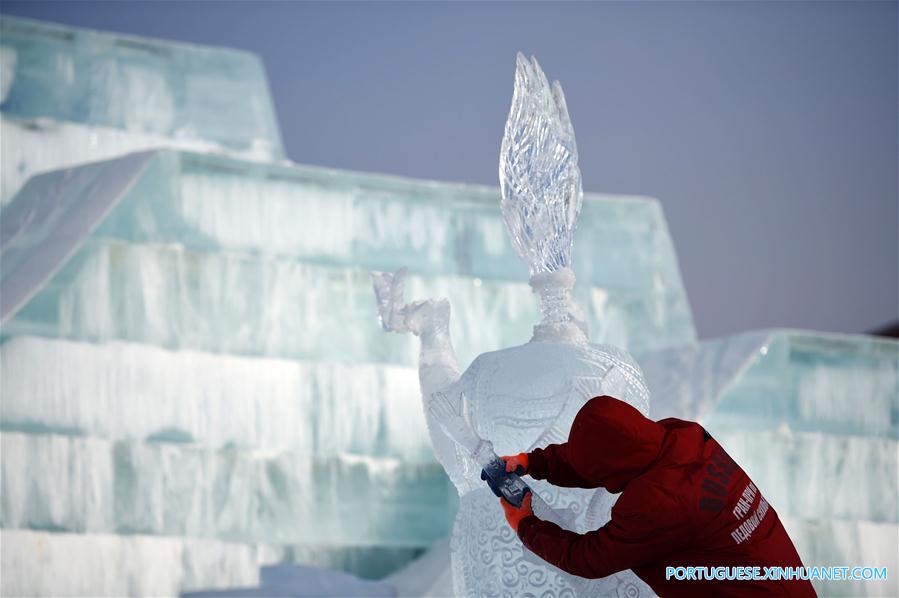 Competi??o internacional de esculturas de gelo em Harbin