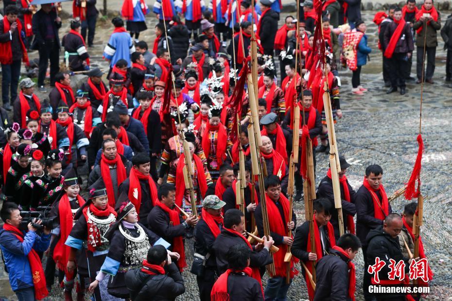 Galeria: Comunidades da etnia Dong preparam a chegada do festival de Dongnian