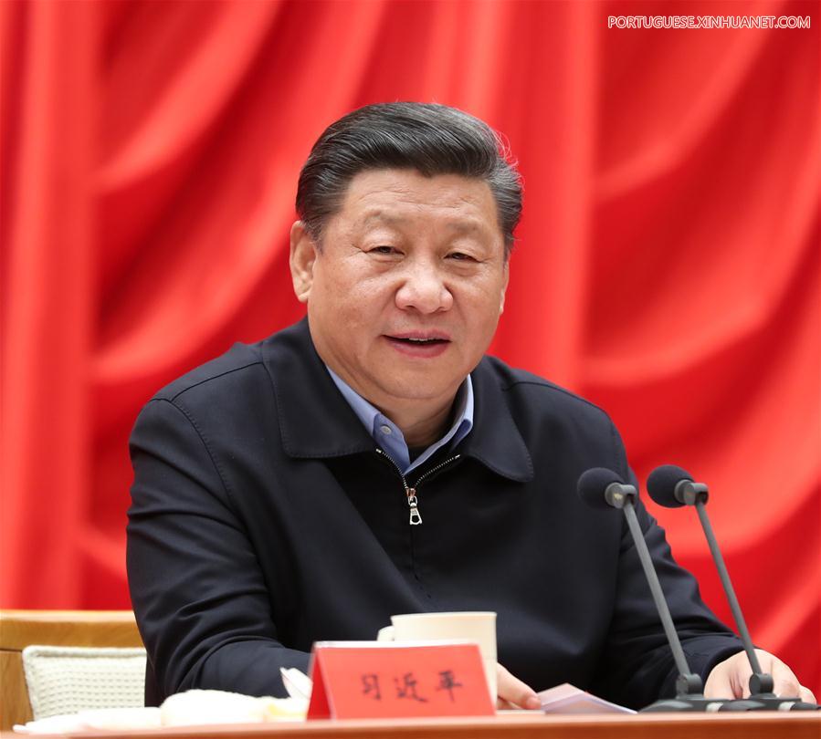 Xi enfatiza a defesa e o desenvolvimento do socialismo com características chinesas