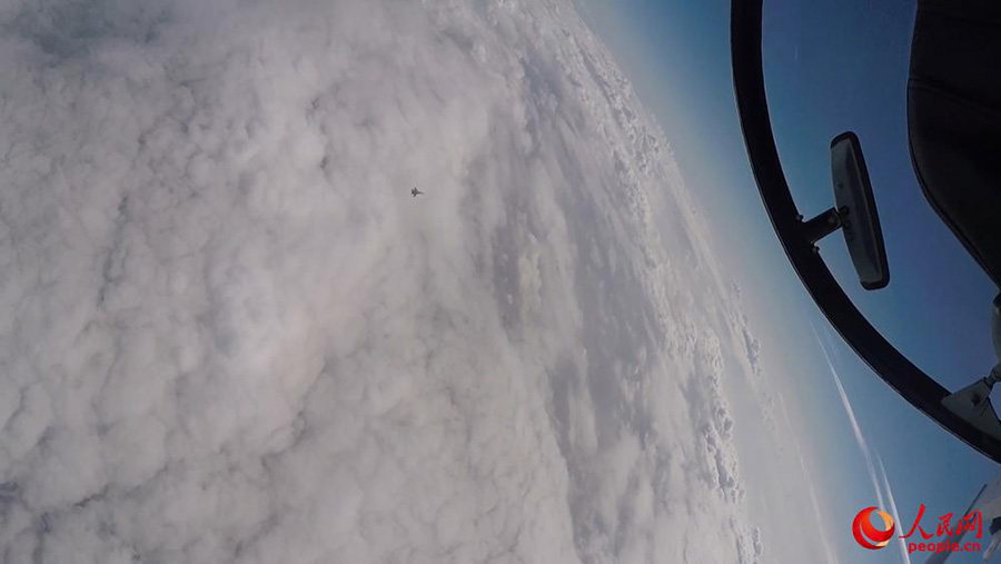 Ca?as chineses realizam simula??o de cenário de combate