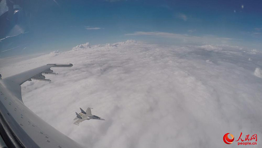 Ca?as chineses realizam simula??o de cenário de combate