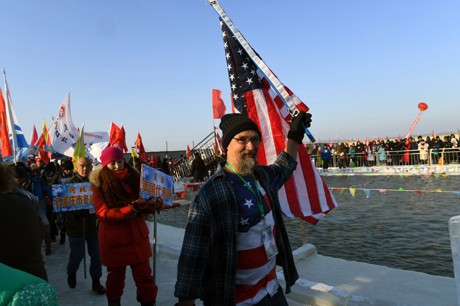 600 Entusiastas da nata??o competem em temperaturas de 20 graus negativos