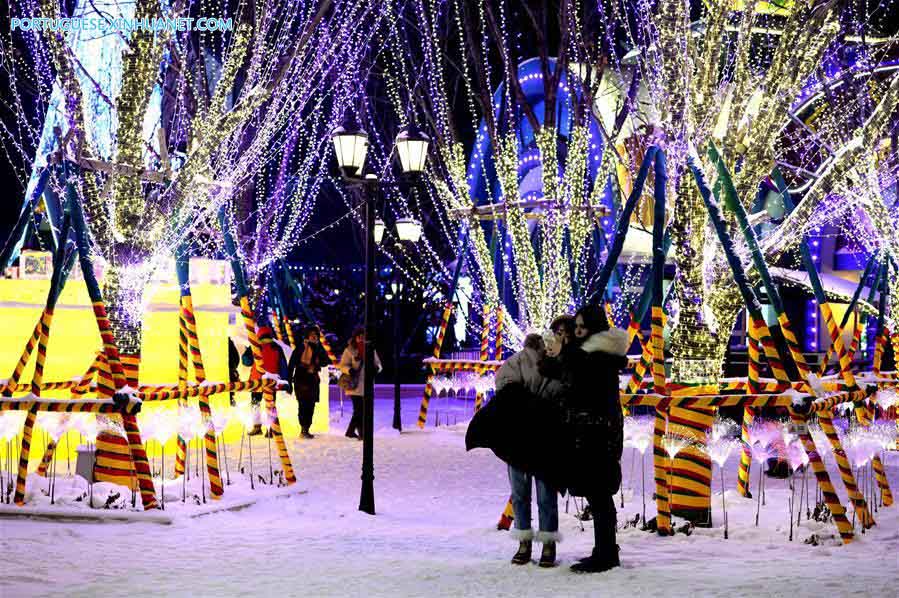 Wanda Icy Wonderland atrai visitantes em Harbin