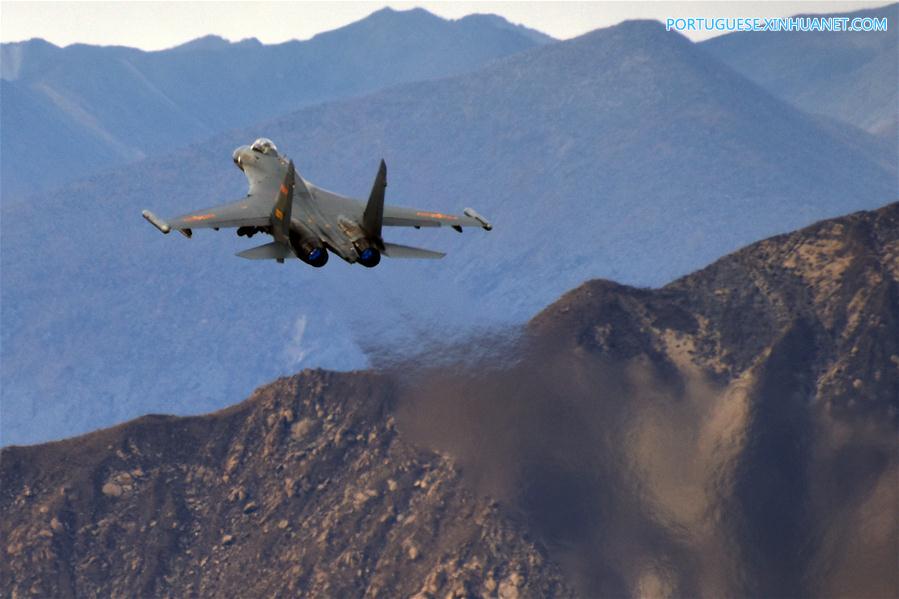 For?a aérea chinesa realiza treinamento de combate real