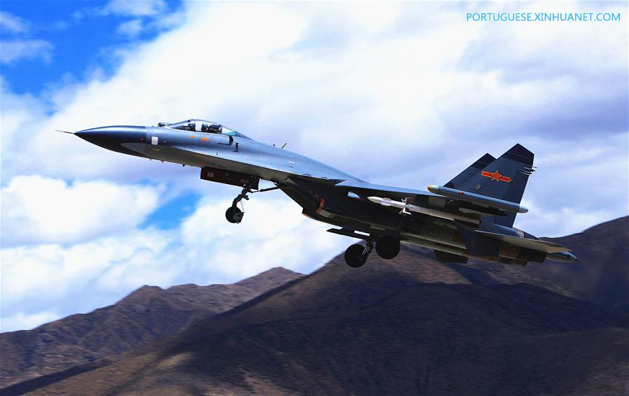 For?a aérea chinesa realiza treinamento de combate real