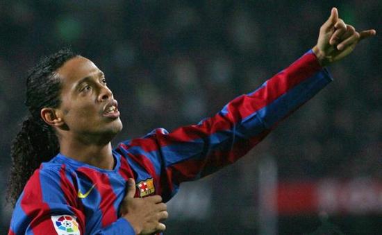 Ronaldinho Gaúcho pendura as chuteiras