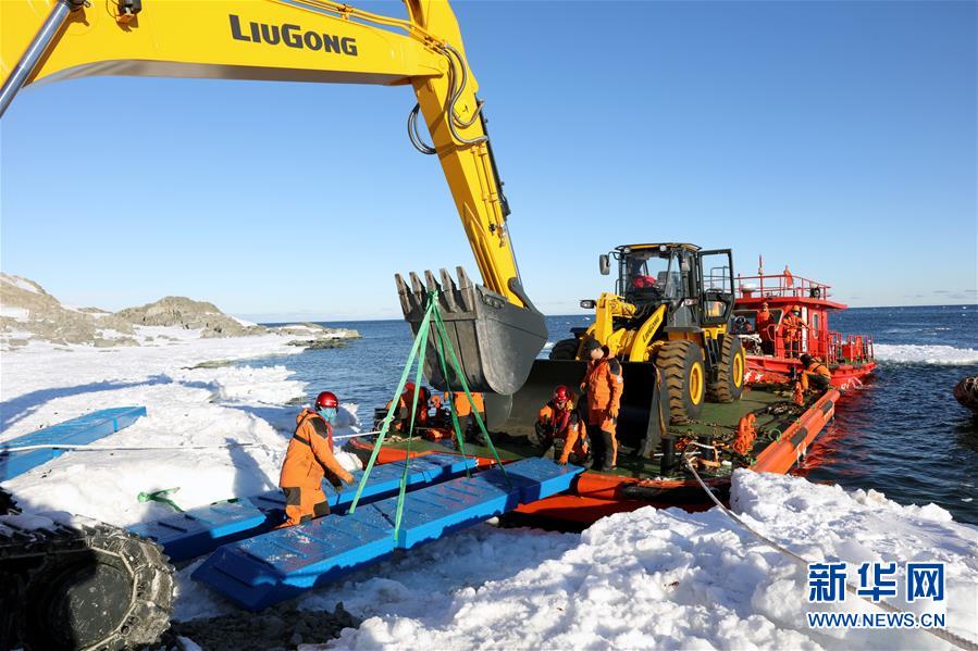 Equipamentos para 5a esta??o antártica transportados para Ilha Inexpressible
