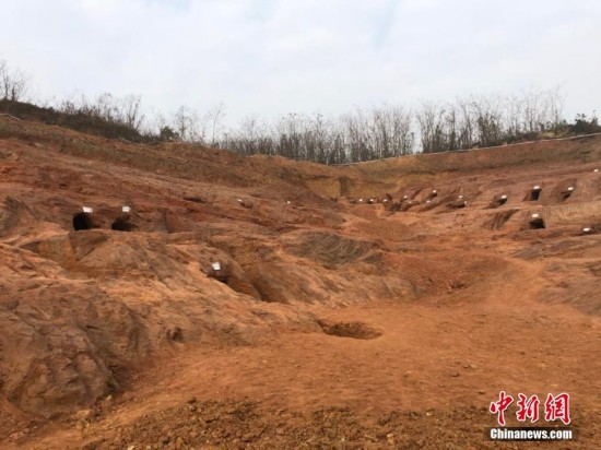 Grupo de tumbas em penhasco da dinastia Han é descoberto na China