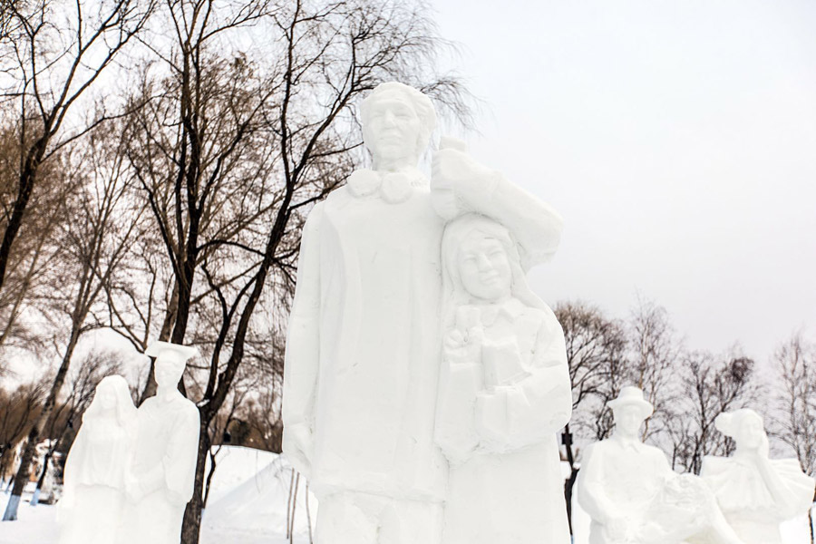 Galeria: esculturas de neve em homenagem a histórias de amor