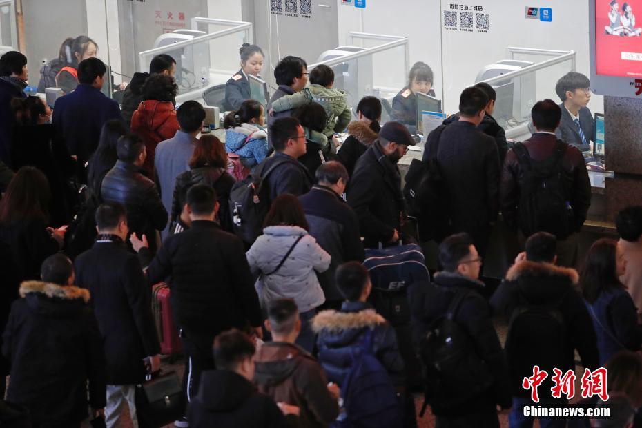 Tempestade de neve restringe circula??o ferroviária em Shanghai e área circundante