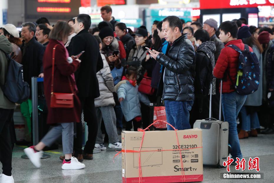 Tempestade de neve restringe circula??o ferroviária em Shanghai e área circundante