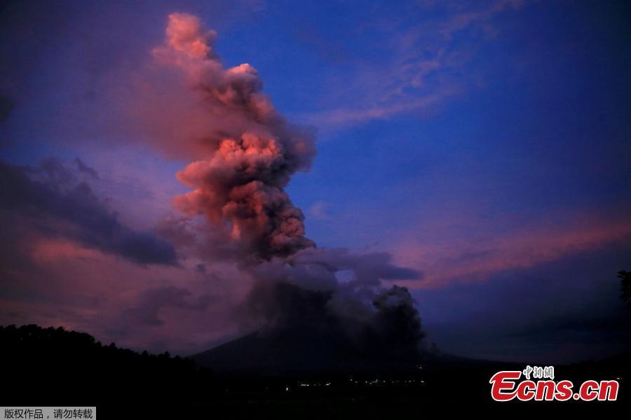 Filipinas: Vulc?o em erup??o obriga à evacua??o de milhares de pessoas