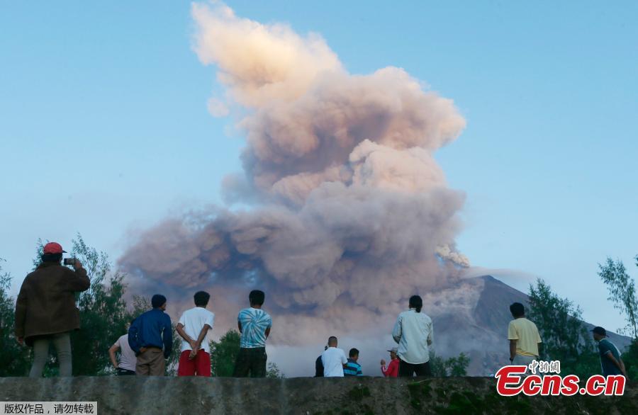Filipinas: Vulc?o em erup??o obriga à evacua??o de milhares de pessoas