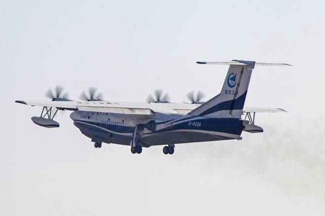 Primeiro avi?o anfíbio de grande porte da China completa segundo voo