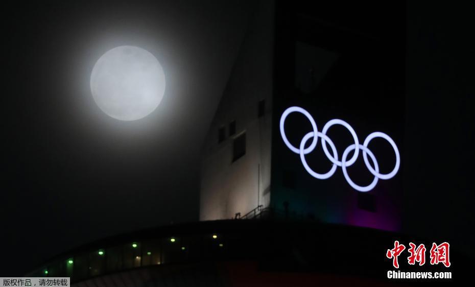 Eclipse lunar e “superlua azul de sangue” observados em toda a China