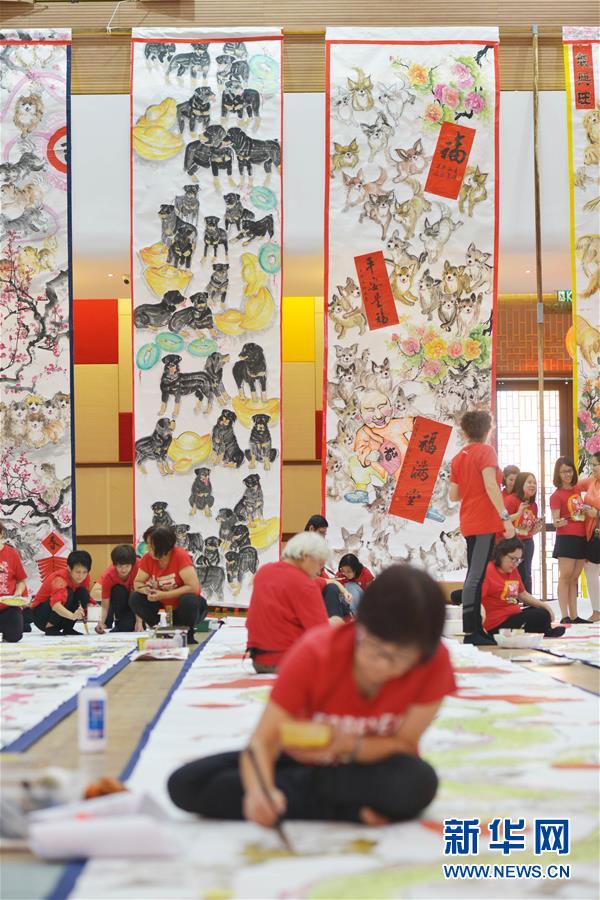 Estudantes de pintura da Malásia realizam atividade comemorativa do Ano Novo do C?o