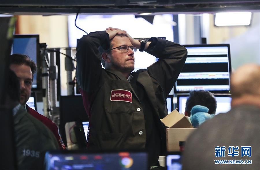 Dow mergulha mais de 1100 pontos enquanto vendas s?o tomadas de panico