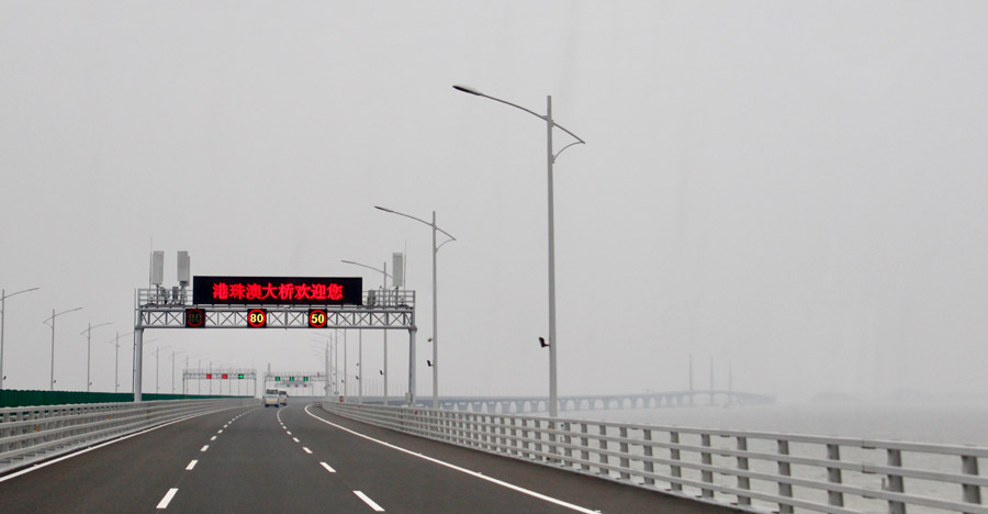 Se??o principal da ponte Hong Kong-Zhuhai-Macau sob inspe??o