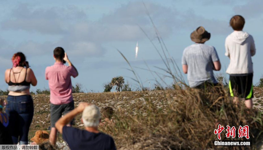 SpaceX lan?a com sucesso foguete Falcon Heavy