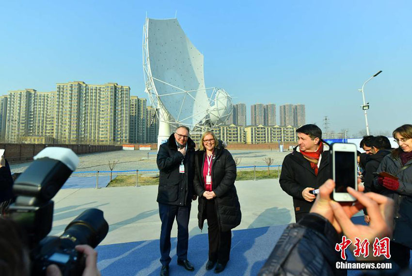 Protótipo de antena parabólica de super-telescópio SKA é montado na China