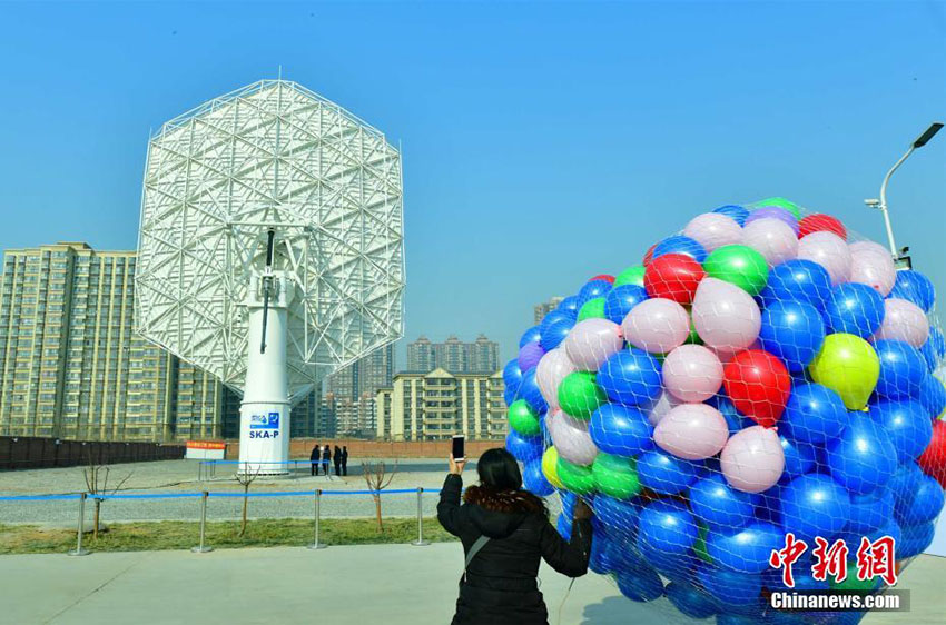 Protótipo de antena parabólica de super-telescópio SKA é montado na China