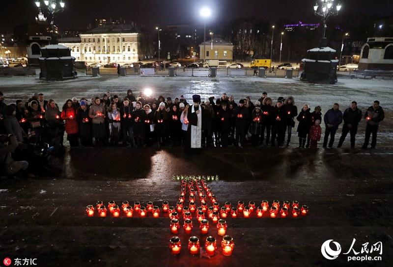 Rússia homenageia vítimas do acidente aéreo