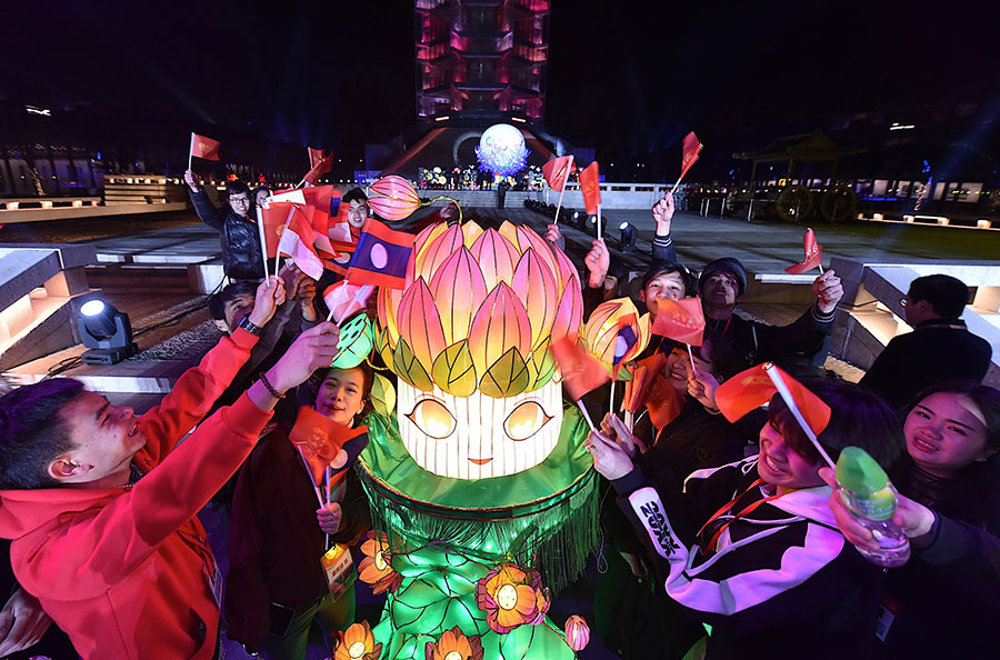 Festival de lanternas inaugurado em Nanjing