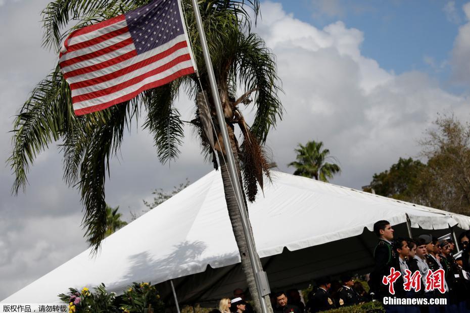 Jovem de origem chinesa morto em tiroteio honrado pelo Exército dos EUA 