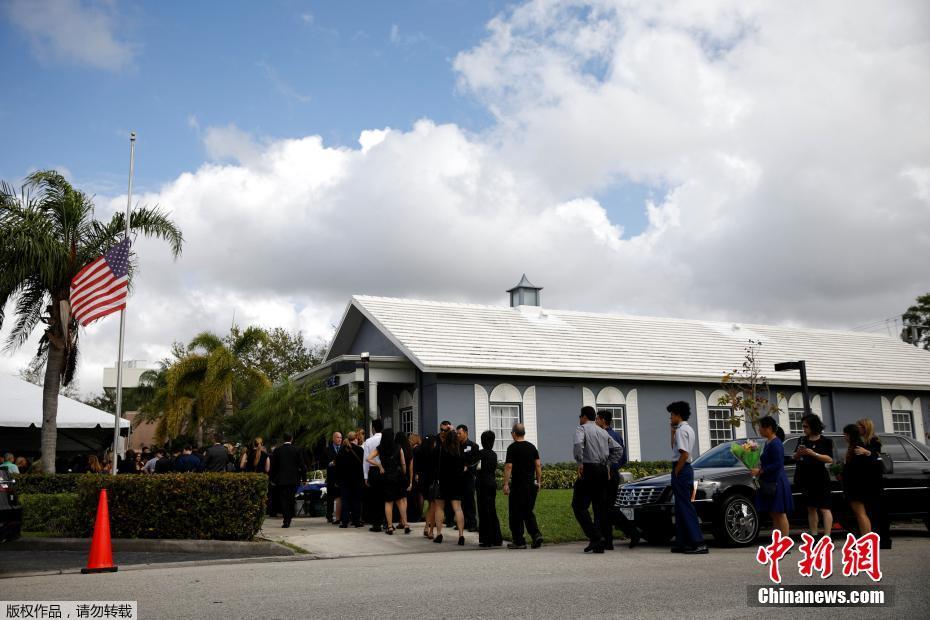 Jovem de origem chinesa morto em tiroteio honrado pelo Exército dos EUA 