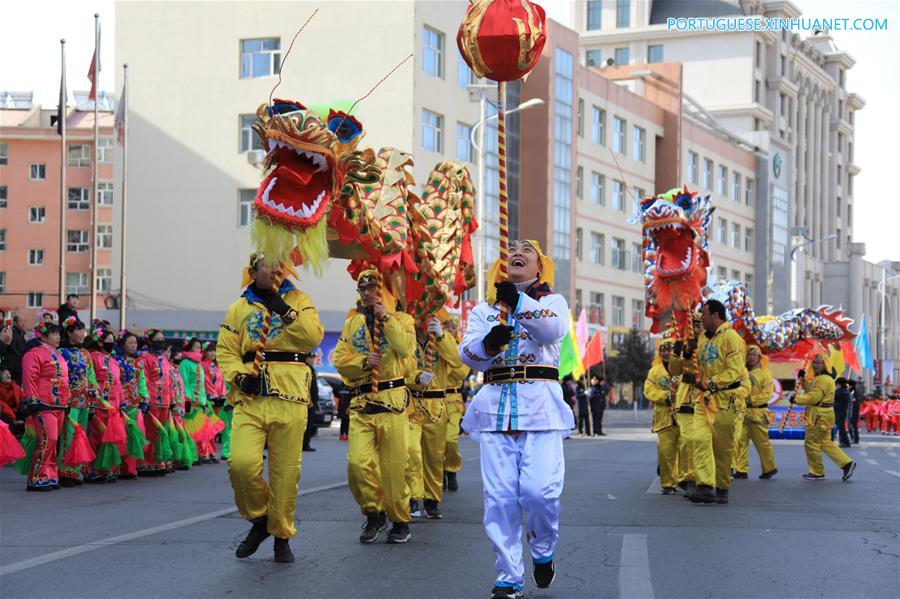 Apresenta??o da dan?a Yangge celebra Ano Novo em Hebei