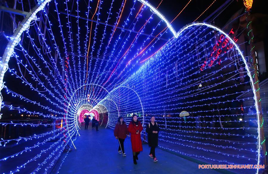 Feiras de lanternas celebram Ano Novo Lunar Chinês