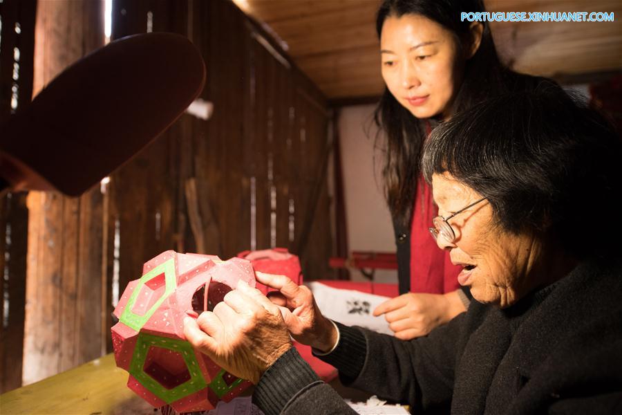 Patrim?nio imaterial nacional: produ??o de lanternas em Zhejiang