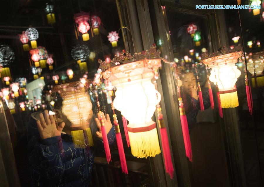 Patrim?nio imaterial nacional: produ??o de lanternas em Zhejiang