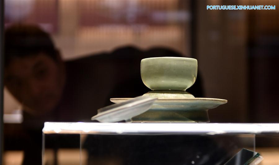 Exposi??o no templo Qingliang do museu do Forno Ru em Henan