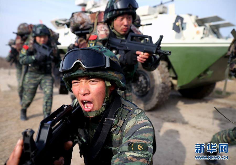 Polícia Armada realiza treinamento em Shangai