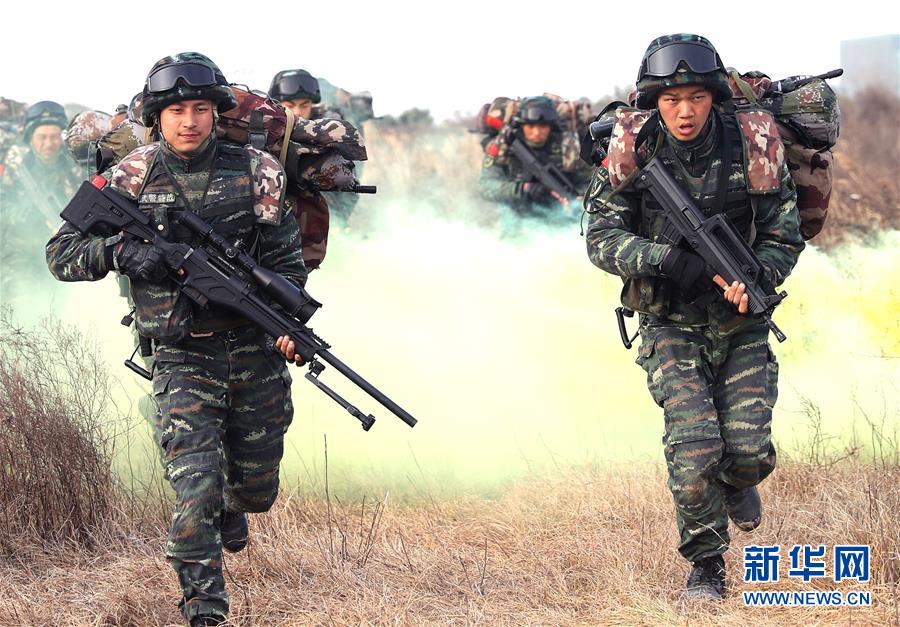 Polícia Armada realiza treinamento em Shangai