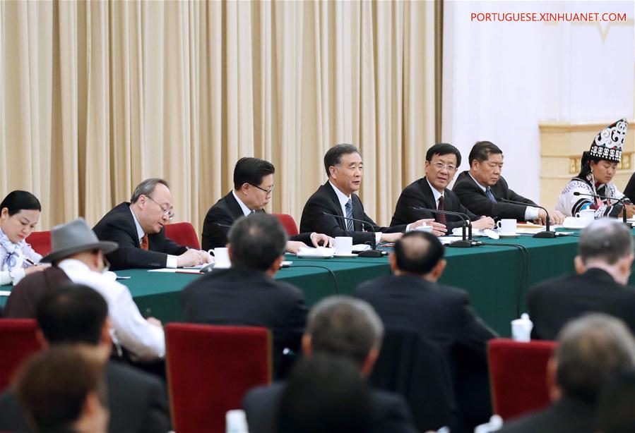 Líderes de alto escal?o se reúnem com legisladores nacionais e destacam status de núcleo de Xi