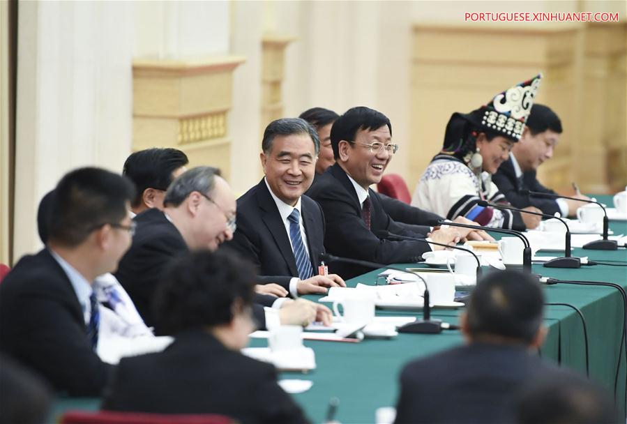 Líderes de alto escal?o se reúnem com legisladores nacionais e destacam status de núcleo de Xi